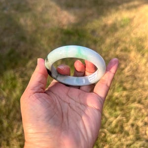 明るいグリーン 54 mm 100%天然グレードA 翡翠バングルブレスレット