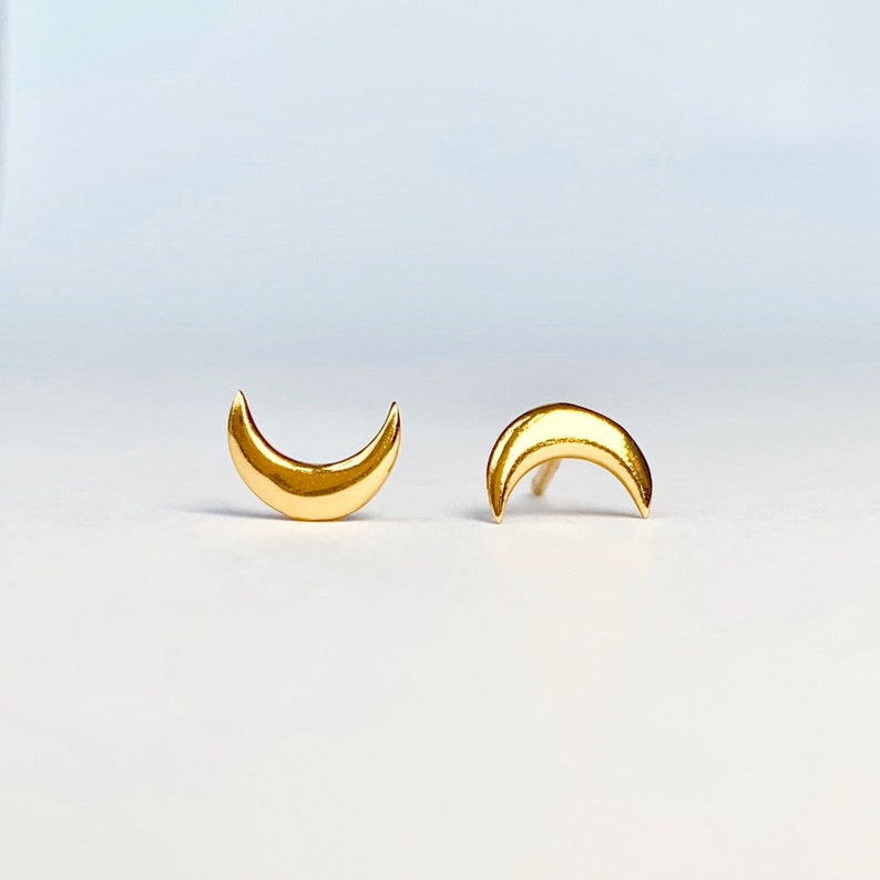 Orecchini Moon Stud, Orecchini Luna Oro, Orecchini Luna Crescente, Borchie Luna, Borchie Oro, Lunare immagine 1