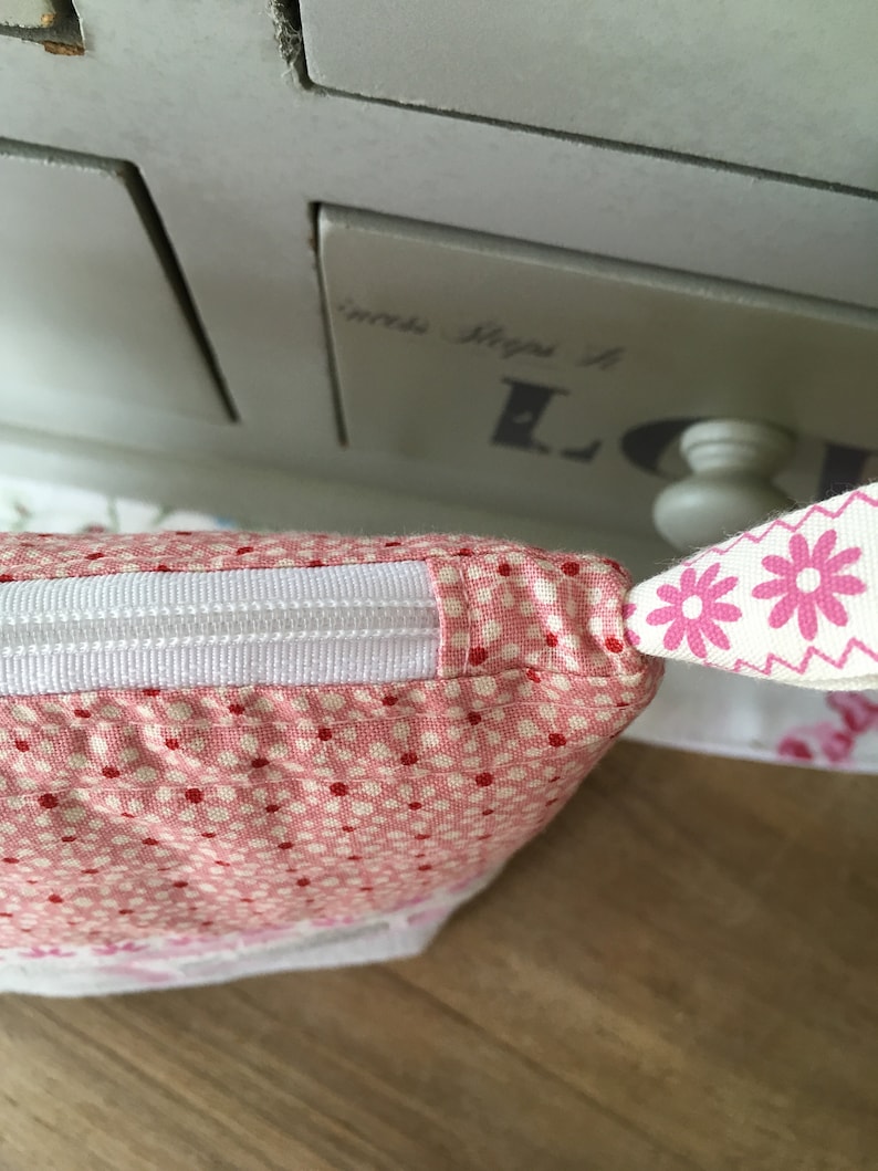 Lined /& quilted bag pouch 100/% Tilda Cotton and Laura Ashley linen lovely detail including flower charm zipper pull