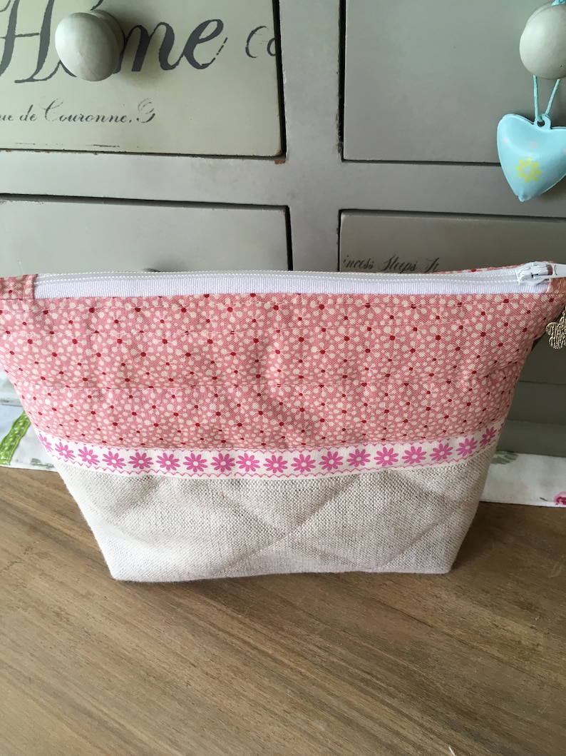 Lined /& quilted bag pouch 100/% Tilda Cotton and Laura Ashley linen lovely detail including flower charm zipper pull
