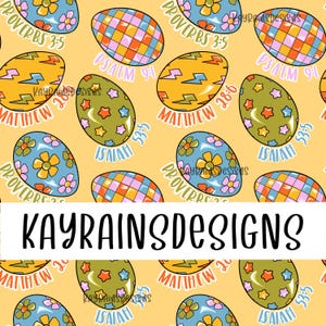 Könnte beinhalten: Ein sich wiederholendes Muster aus bunten Ostereiern auf gelbem Hintergrund. Die Eier weisen verschiedene Designs auf, darunter Blumen, Karomuster und Blitze. Der Text enthält Bibelverse und den Markennamen "KAYRAINSDESIGNS".