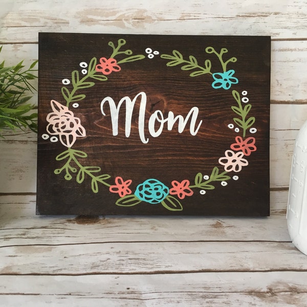 Gift for Mom wooden Sign gift for her Custom Name Shabby Mamá gift Hand painted Flowers Pallet Pink Mother present