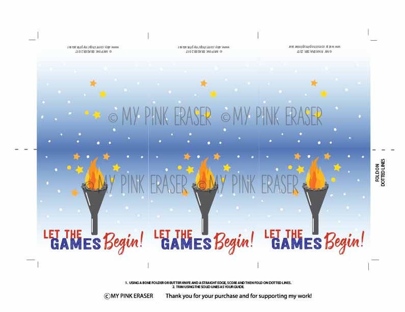 Puede incluir: Un dise&ntilde;o imprimible con fondo azul, estrellas amarillas y puntos blancos. Presenta tres antorchas con llamas y el texto "LET THE GAMES Begin!". El dise&ntilde;o incluye l&iacute;neas punteadas para plegar.