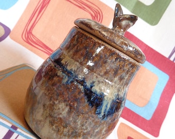 Vintage Keramik-Deckelglas, kleines Glas mit Deckel, Erdtöne, schwere Studiokeramik, signiert von Megan Taylor