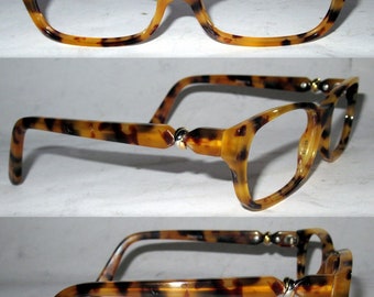 Cartier Trinity Eyeglasses. Vintage 2000s. Unisex Frames. Retail 750 Dollars. Rarely Worn. Excellent, Excellent Condition.