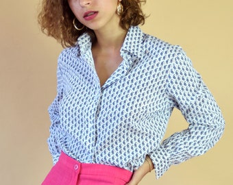 Blusa vintage anni '70 con stampa geometrica bianca e blu, taglia media