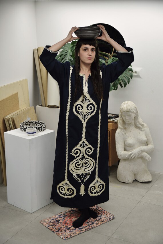 Luxury Moroccan embroidered caftan in navy blue Tr