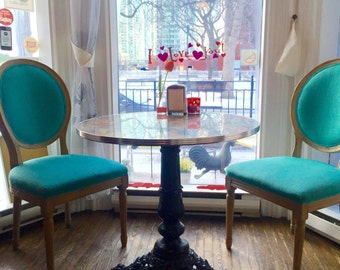 Table "The Grande Parisienne"