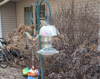 Mangeoire à oiseaux suspendue faite maison dans des pots Mason, verrerie, grès et poterie Délicieuse mangeoire à oiseaux artisanale #1043