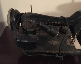 Vintage Singer Sewing Machine 99K RFJ5-8 with foot pedal