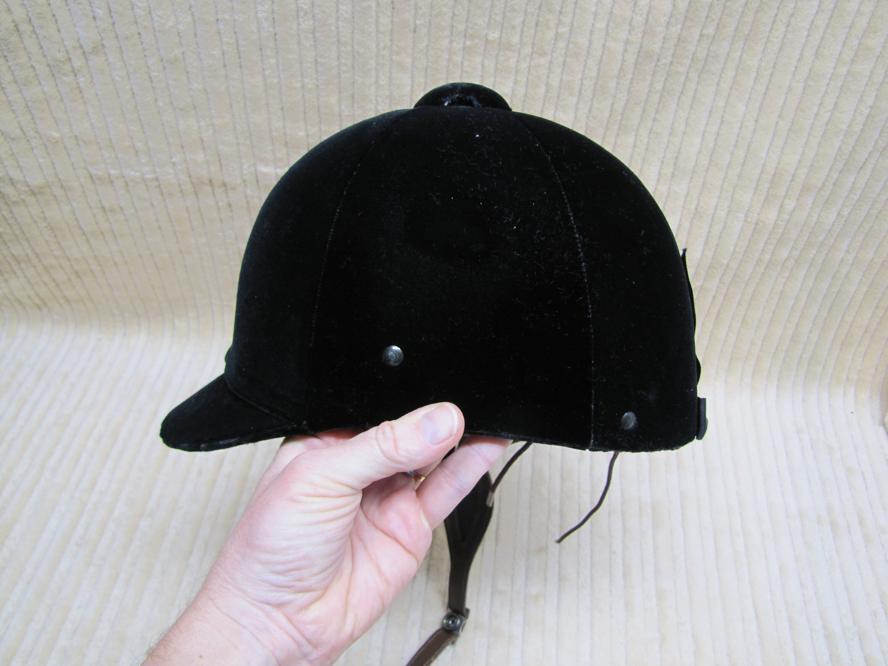 Women Helmet Steampunk Helmet Accessoires Hoeden & petten Helmen Sporthelmen 70s Equestrian Helmet Riding Hat Black Velvet Chin Leather Strap Equestrian Riding Black Hat 