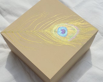 Peacock Feather Hand painted design, Lifetime Giftbox, Keepsake, Memory, Remembrance, Jewellery, Craft or Tea box