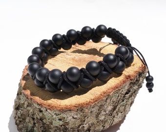 Brazalete ajustable de doble fila con ónix negro mate para hombre