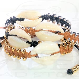 Natural Cowrie Shell Bead Bracelet  / Shell Bracelet / Beaded Macrame Bracelet / Braided Bracelet / Cowrie Shell Bracelet