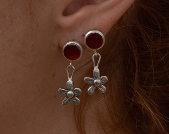 Red carnelian gemstone earrings w dangle flower charm, Dangle red earrings, Sterling silver floral earrings, Hand made dangle daisy earrings