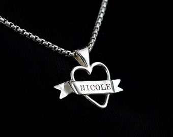 Personalisierte Herz Namenskette aus Sterling Silber mit individueller Namensgravur, Statement Namen Herzkette, Name Charm Halskette mit Herz