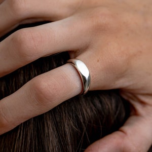 Sterling silver oval signet ring, Statement signet ring, Mens signet wedding ring white gold 14k, Unisex white gold ring, Classic round ring
