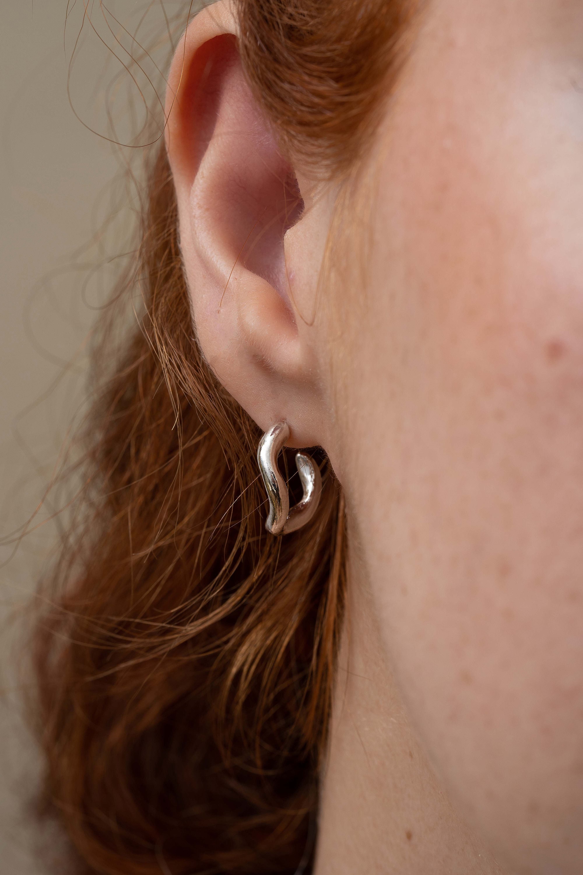★2022SS新作★MZUU★Silhouette Hoop Earrings Crecent Moon Hoop Earrings | Alex and Ani – ALEX AND ANI