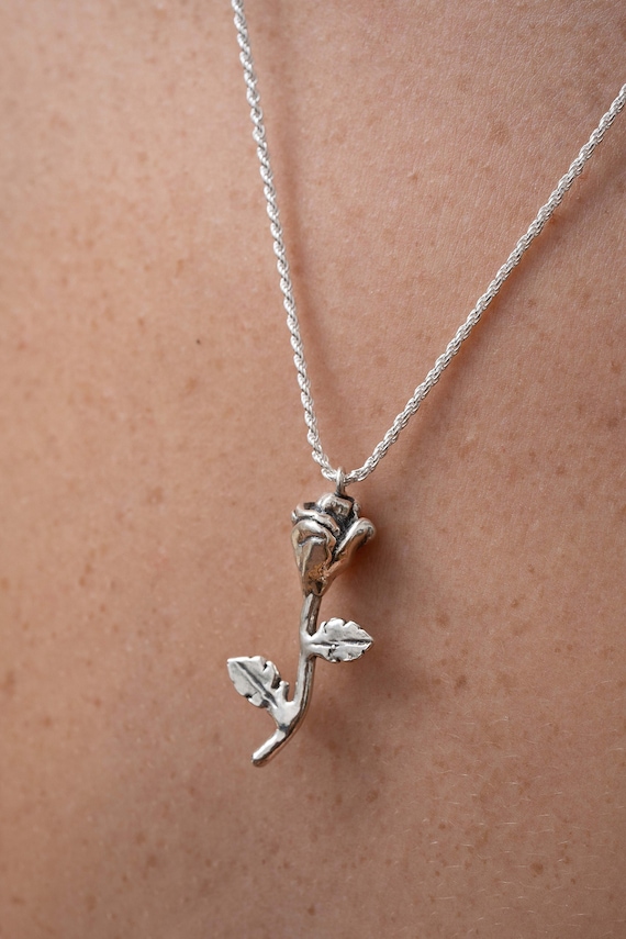 アンティーク　シルバー ローズモチーフ ネックレス ローズネックレス シルバー、ヴィンテージスタイルのローズ