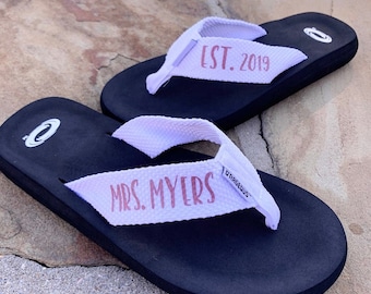 Personalized Bride Flip Flops, Bridesmaid Flip Flops, Bridesmaid Sandals, Cruise Bachelorette Favor, Beach Bachelorette, Beach Honeymoon