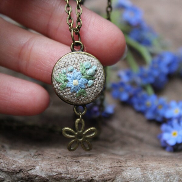 Vergessen Sie mich nicht Kette, gestickte Anhänger, blaue Blumen Halskette, Vergissmeinnicht Vergissmeinnicht, Schmuck, Freundschaft Anhänger, Geschenk für Freundin