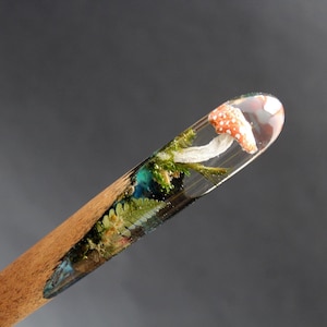 Hair stick Mushroom Painted Real Moss Fern Hair Long Terrarium Mushroom Hair Holder Wooden Hair slide Forest Witch Woodland Fairy Wood Resin