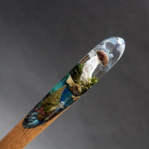 Hair stick Mushroom Painted Real Moss Fern Hair Long Hair Holder Wooden Hair slide Forest Witch Woodland Fairy Wood Resin Terrarium Mushroom