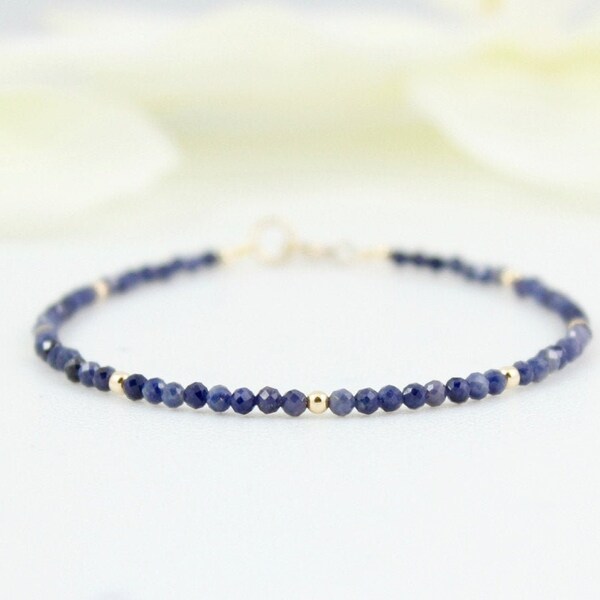 Pulsera de zafiro, pulsera de piedra de nacimiento de septiembre, pulsera con cuentas de piedra preciosa de zafiro azul pequeño, pulsera con cuentas minimalista, pulsera para la mujer,