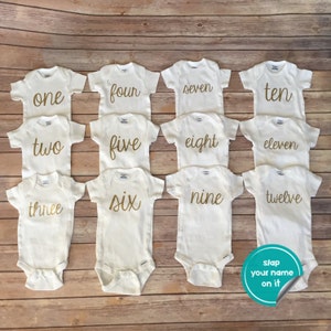 Monthly Onesie® Set with Month Number Set of 12 Baby Milestone Bodysuits Baby's First Year Baby Shower Gift GLITTER AVAILABLE afbeelding 1