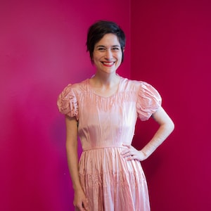 Vintage 1930s/40s Pink Satin Evening Gown with Puff Sleeves – Size S