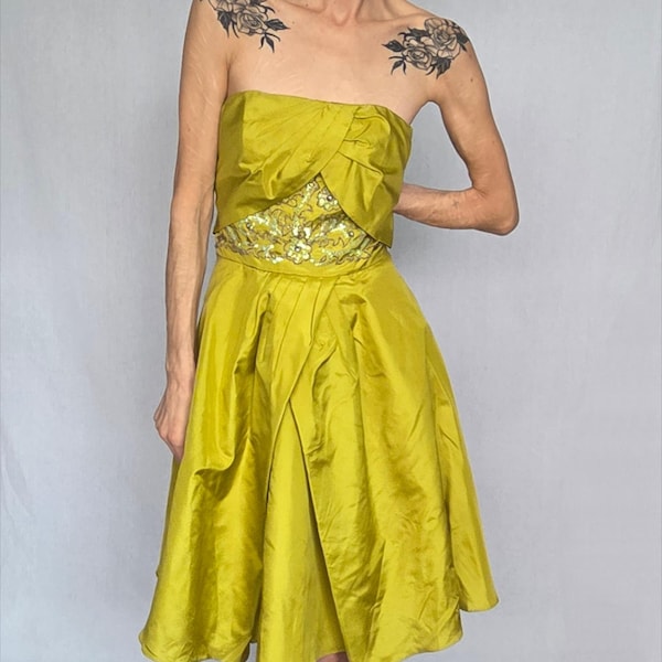 90s Seidenkleid Betsey Johnson: Chartreuse Strapless mit Pailletten Taille