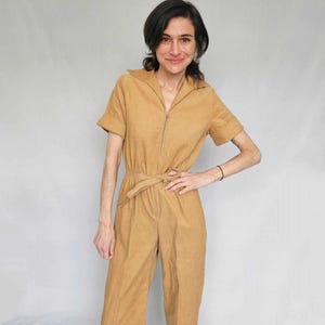 Combi-pantalon en velours côtelé camel des années 1970 - Fermeture éclair sur le devant et ceinture | Taille S/M