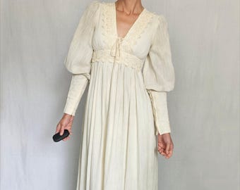 Vestido longo boho campestre dos anos 70: acabamento em crochê de algodão marfim, mangas bufantes, tamanho PP (XS)