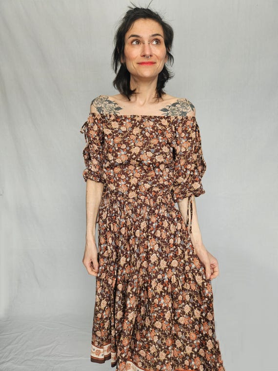 cold shoulder cotton dress Vintage 1970s Cold Shoulder Cotton Blend Dress – Boho Floral Prairie Style  S