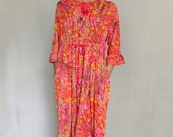 Bata maxi floral vintage de los años 70 - Bata con estampado abstracto brillante