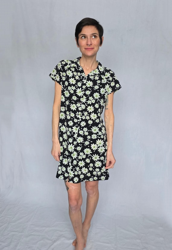 black and white daisy dress 90s Daisy Print Dress: Black and White Floral Pattern by Variations