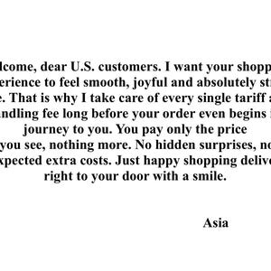 Op de afbeelding: Tekst op een witte achtergrond: "Welkom, beste Amerikaanse klanten. Ik wil dat uw winkelervaring soepel, vreugdevol en absoluut stressvrij aanvoelt..." De tekst eindigt met "Asia".