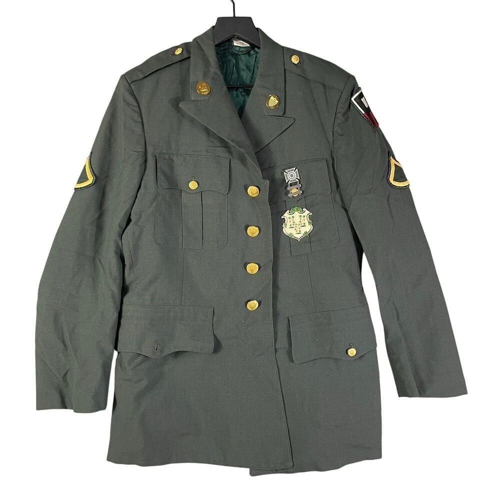 Vietnam Era U. S. Army 1st Army Dress Jacket PFC Rank Badge DUI 39R Vintage Military Uniform Coat Collectible Militaria Veteran Gift