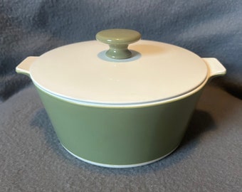 Vintage Avocado Green Corning Ware Casserole dish,  1 3/4 quart, green white lid, 1970s, made in USA, glass baking dish, kitchen, cookware