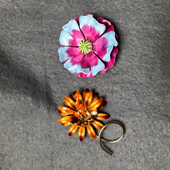 Flower brooch pair,  vintage flower pin, costume … - image 1
