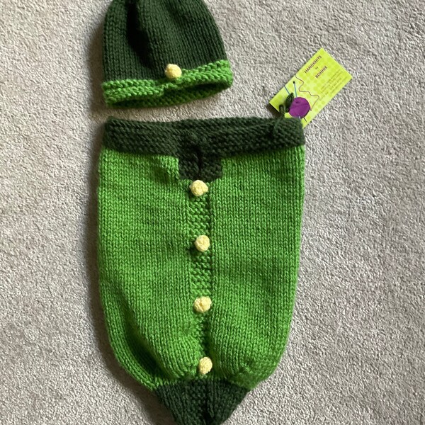 Pea Pod Bunting/cocoon with hat