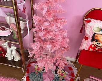 Vintage kitsch retro Valentine decor candyland Christmas tree skirt pastel pink atomic Vinnie boy 1950s 50s kitschmas angel heart love