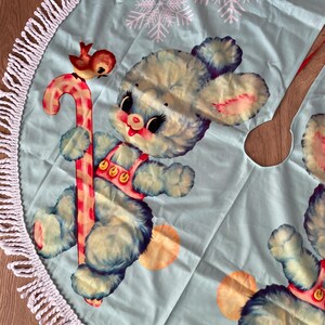 vintage kitsch retro kitschmas meyercord wonderland kitten bunny rabbit snow candyland Christmas tree skirt pastel decoration Vinnie 1950s imagem 7