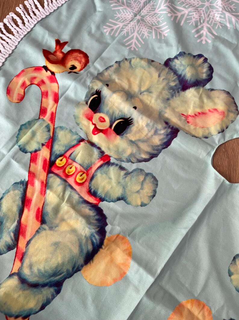 vintage kitsch retro kitschmas meyercord wonderland kitten bunny rabbit snow candyland Christmas tree skirt pastel decoration Vinnie 1950s imagem 4