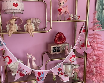 Kitsch Valentine triangle bunting decoration kitten party vintage retro heart ice cream candy 50s 60s bunny puppy pink pastel Vinnie boy