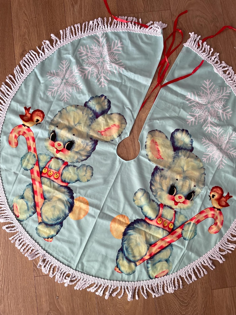 vintage kitsch retro kitschmas meyercord wonderland kitten bunny rabbit snow candyland Christmas tree skirt pastel decoration Vinnie 1950s imagem 1