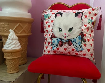 Kitsch vintage retro NEW 60s 1950s love heart bluebirds kitties cat kitten tassel cushion cover kawaii bedroom vinnie boy pink