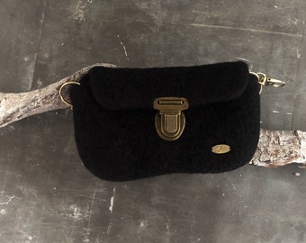 elegance belt bag in black and light blue by meiTaschi
