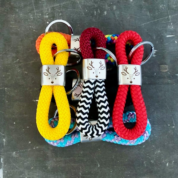 Segeltau Schlüsselanhänger der kleiner Hirsch in verschiedenen Farben, schöne Geschenkidee für Familie und Freunde