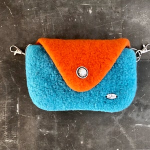 Knallfarben bei meiTaschi, Türkis und Orange, kleine Gürteltasche aus Wolle gefilzt für das Handy und kleine Geldbörse, kleine Hüfttasche